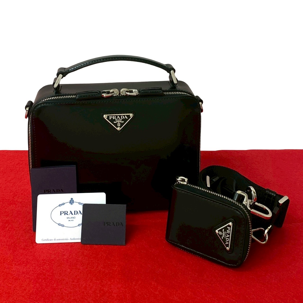 ブリックブラッシュ 三角ロゴ 金具ショルダーバッグ レザー ブラック 55510