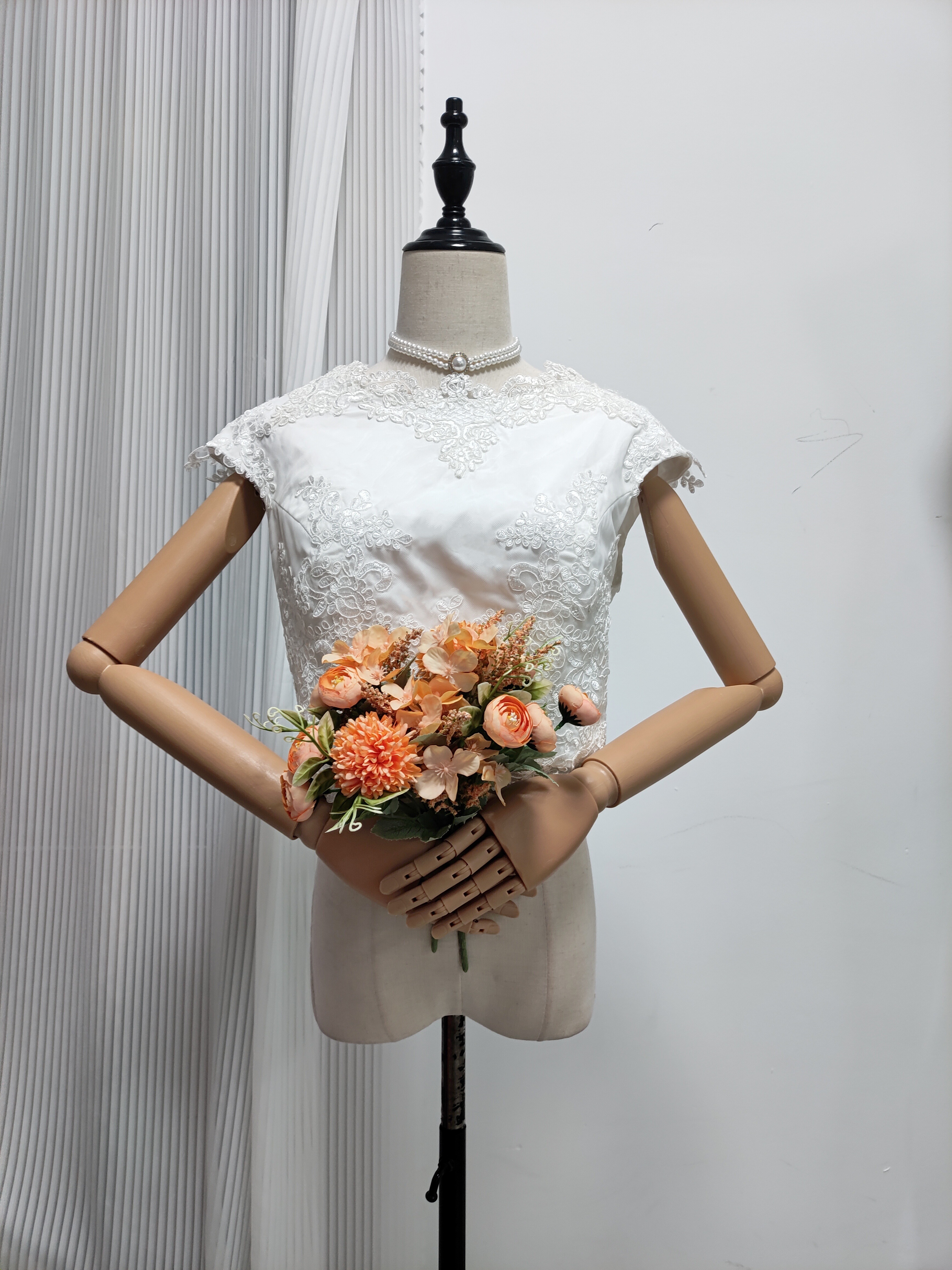 ボレロ オフホワイト くるみボタン 短袖 魅惑の花レース 結婚式 ウェディングドレス