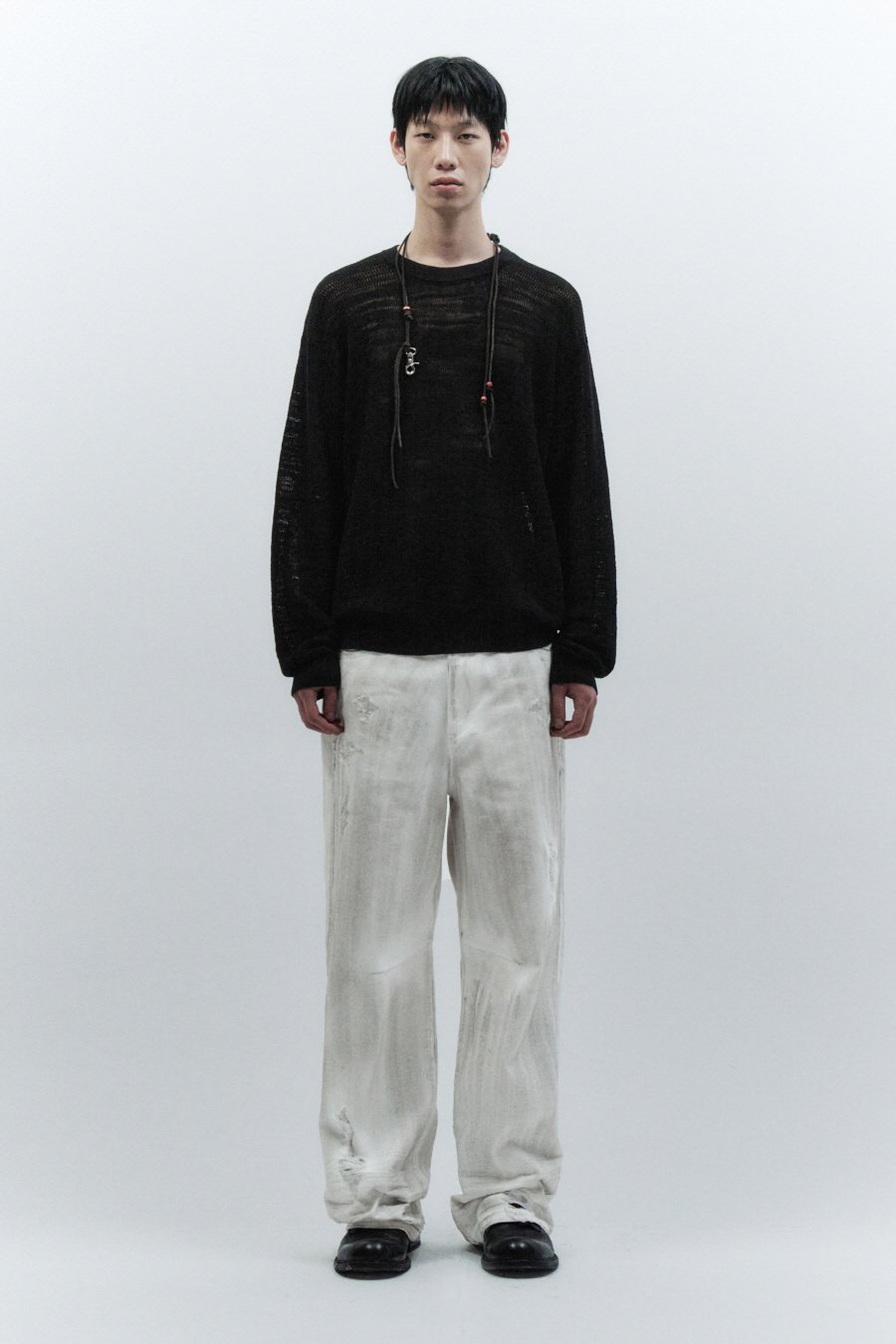 【INSILENCE】 DUSTY DISTRESSED DENIM PANTS : WHITE