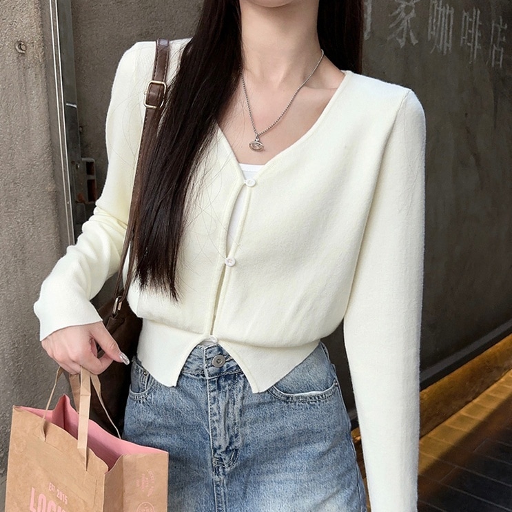 トップス カーディガン 長袖 Vネック 前開き ボタン ショート丈 ウエストマーク かわいい 大人可愛い きれいめ シンプル 上品 おしゃれ かっこいい カジュアル こなれ感 個性的 主役級 存在感