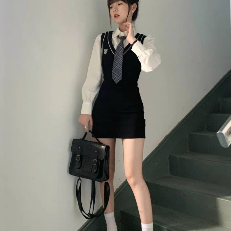 韓国風フェイクツーピーススリムフィットホットガールスーツショートカレッジポロカラードレスシャツ