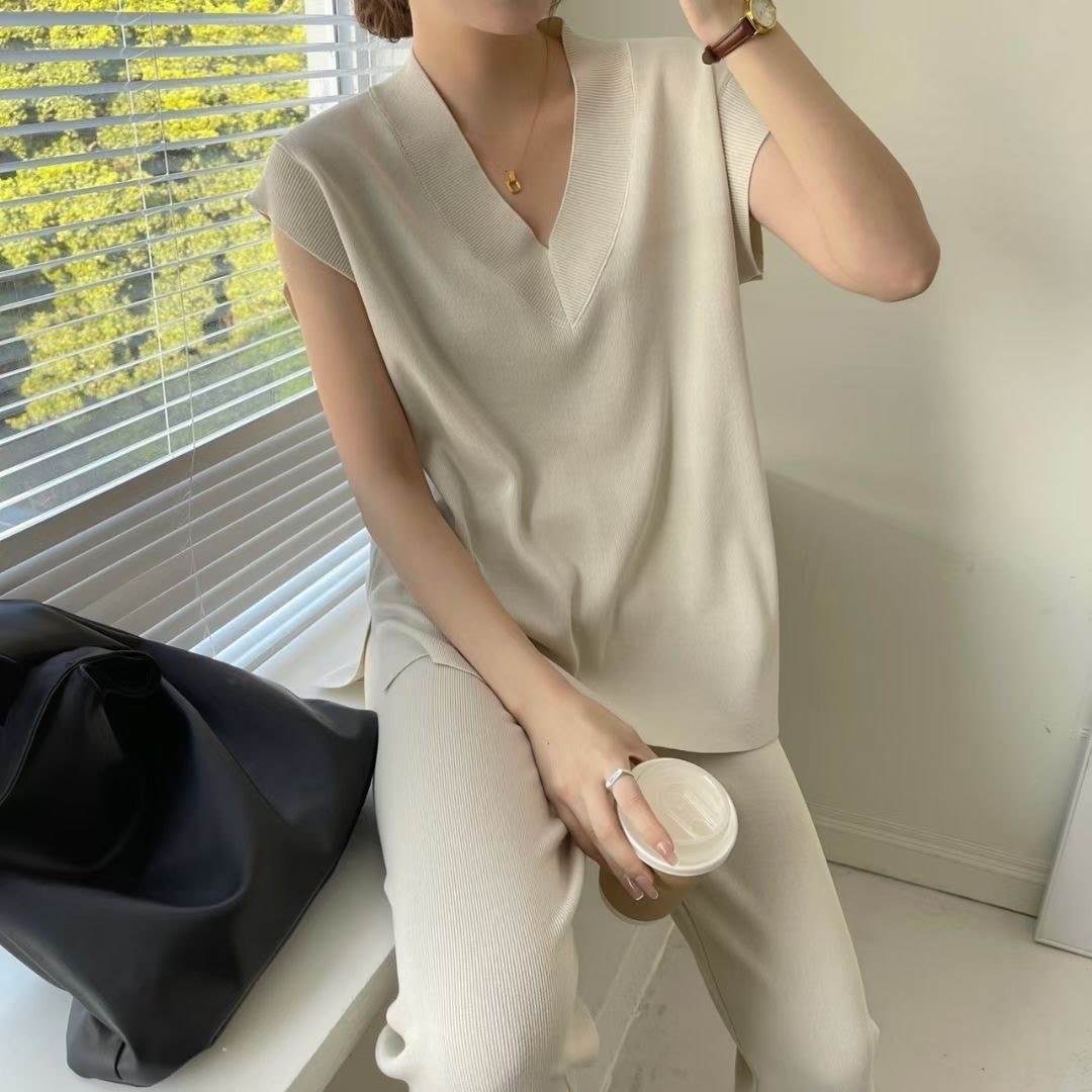 セットアップ ツーピース サマーニット ノースリーブ パンツ 白 キャメル コーヒー 黒 韓国 レディース オルチャン トップス ボトムス 袖なし Vネック セミフレア タイト 細身