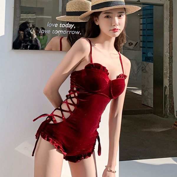 水着 レディース 3色 ワンピース水着 レッド ブラック ピンク オールインワン ベロア ベルベット ストラップ フリル サイドオープン リボン ミニマル スタイル 着痩せ 体型カバー きれいめ かわ