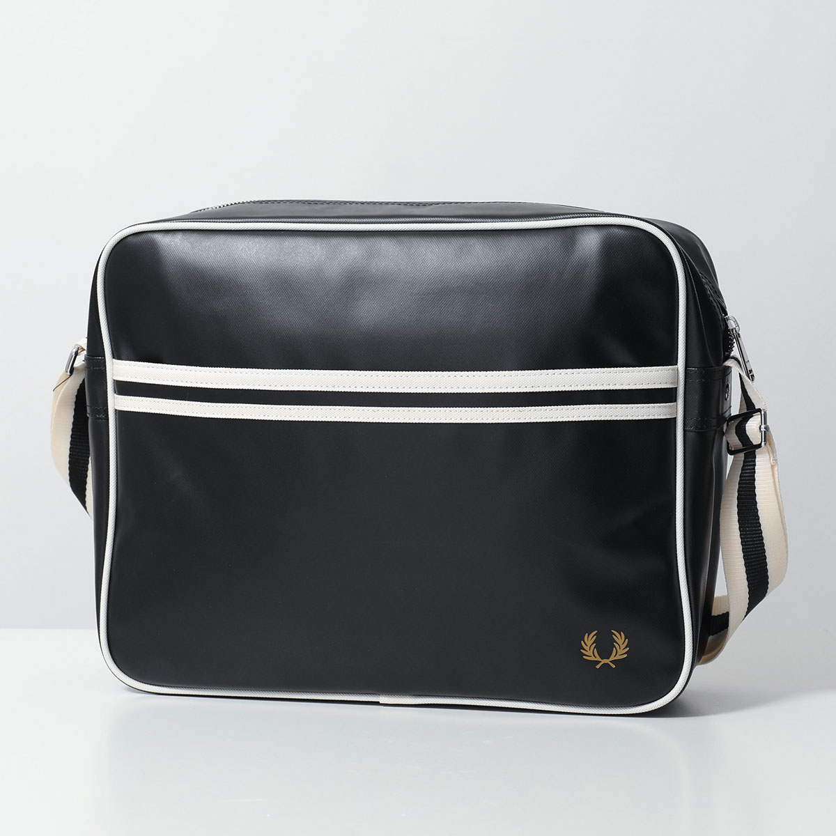 FRED PERRY フレッドペリー ショルダーバッグ CLASSIC SHOULDER L8257 メンズ レディース ロゴ スクエア クロスボディ 鞄 D57/BLACK-ECRU