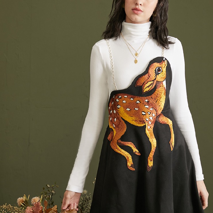 鹿柄刺繍デザインストラップワンピース ワンピース 入園式 ワンピ　結婚式 二次会 入学式 大人 上品 卒業式 OL レディース 柄物 刺繍 春 夏 秋 冬