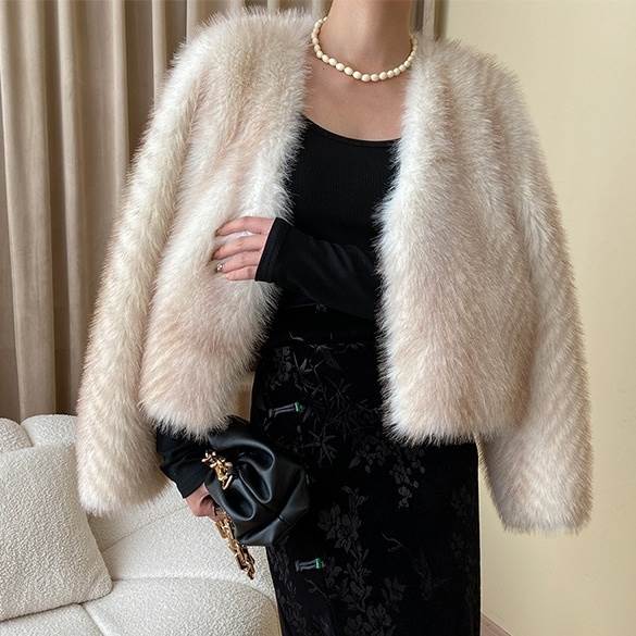 アウター コート レディース ショートコート 毛皮コート 長袖 Vネック 前開き ショート丈 かわいい 大人可愛い きれいめ シンプル 上品 おしゃれ かっこいい カジュアル こなれ感 個性的 主役級