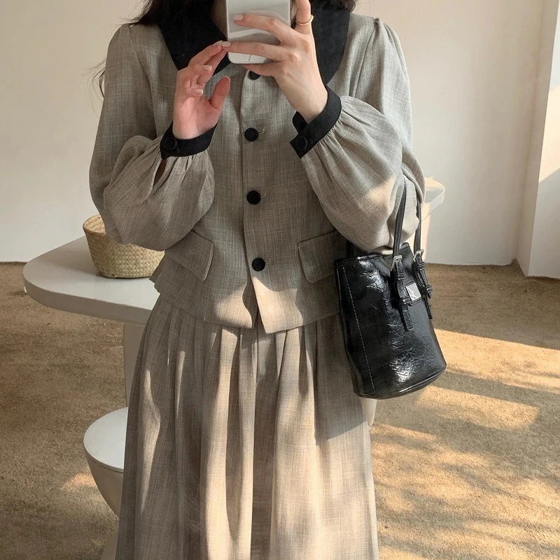 オールインワンセットアップセットアップ新作 上下セット 開襟 セットアップ ジャケット プリーツ アウター 色切り替え 百掛け 春 高級感 おしゃれ ショート 小香風 ゆったり 気質 スカート