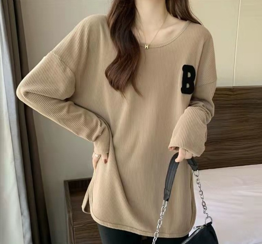 ワッペン トップス Tシャツ 袖あり 長袖 ドロップショルダー 萌袖 ラウンドネック 襟なし ストレート スリット サイドスリット リブ 薄手 かわいい 大人可愛い シンプル カジュアル 大人