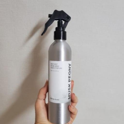 ムードパルファムスプレー企画4種のうち1本（本品300ML＋詰め替えランダム）