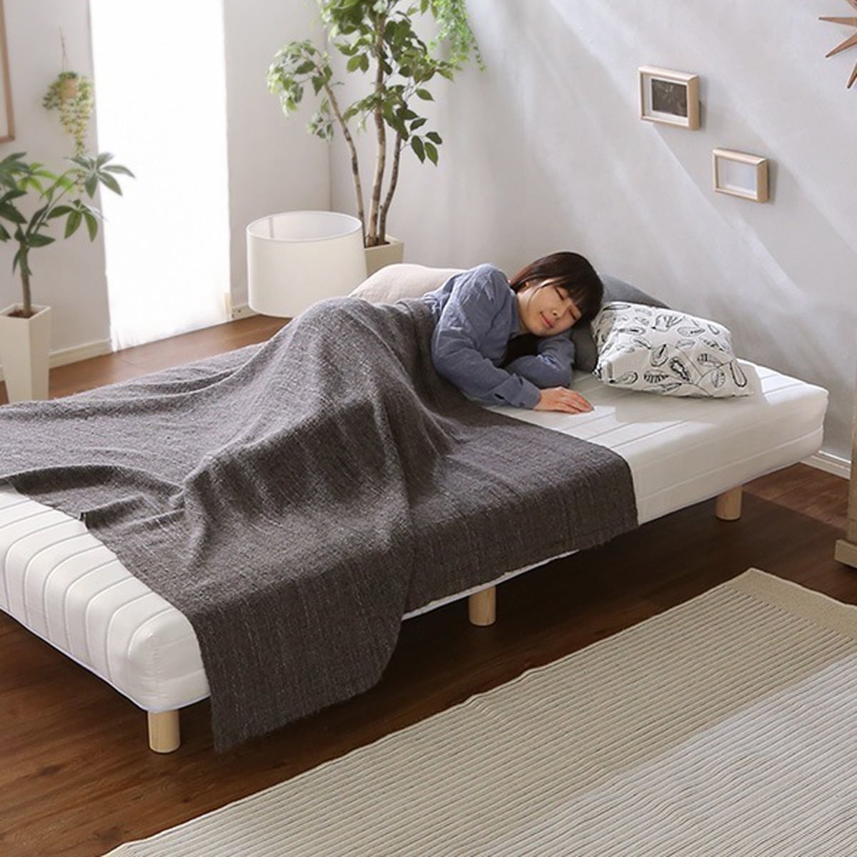 新発想で搬入も組立カンタン！やわらかな寝心地 脚付きロールマットレス ポケットコイルスプリング セミダブル 17,232円