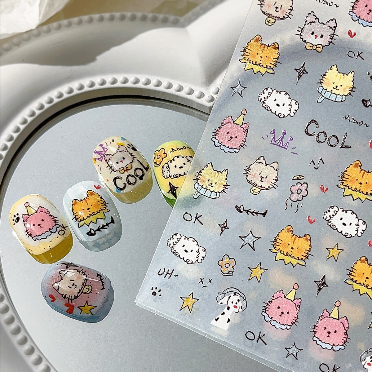 【1点ご購入 で10点プレゼントいたします】平面可愛い子猫ネイルシールシンプル風英語のキャラクター子猫飾りシール