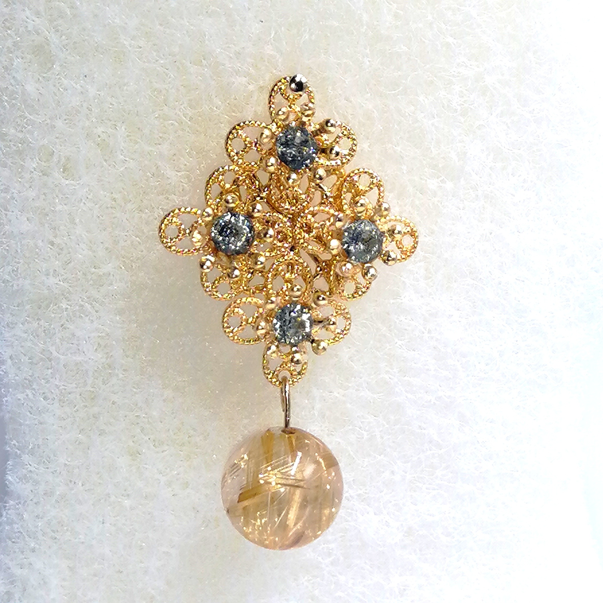 【式神封入】ゴールドタイチンルチルクォーツ　ハイクオリティ　ペンダントトップ