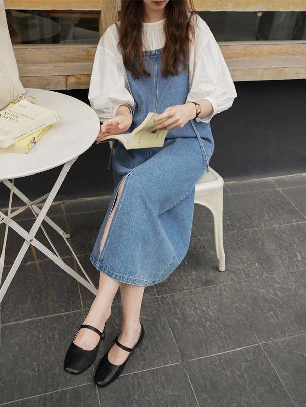 サロペットスカート デニム ジャンパースカートレディース 細ストラップ フロントスリット ミディ丈 Iライン ジーンズ生地 体型 カバー ゆったり シンプル カジュアル 大人 可愛い リラッ