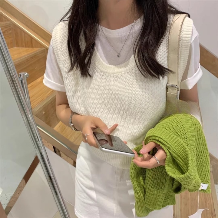 トップス ベスト ニットベスト Vネック プルオーバー ショート丈 かわいい 大人可愛い きれいめ シンプル 上品 おしゃれ かっこいい カジュアル こなれ感 個性的 主役級 存在感 ルーズ 抜け感