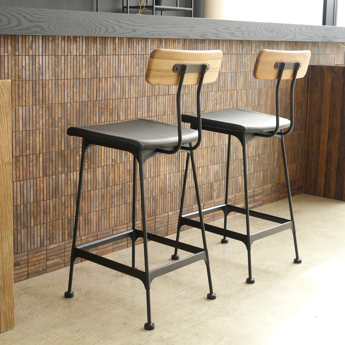 カウンタチェア 背もたれ付き 木製 天然木 シンプル ハイチェア バーチェア チェア 椅子 ダイニング レザー調 スチール脚 モダン レトロ風 ヴィンテージ調 おしゃれ 完成品