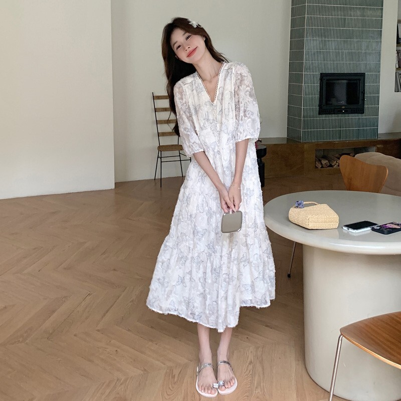 ワンピース ロングワンピース 5分袖 Vネック デザインボタン セミフレア かわいい 大人可愛い きれいめ シンプル 上品 おしゃれ かっこいい カジュアル こなれ感 個性的 主役級 存在感 抜け感