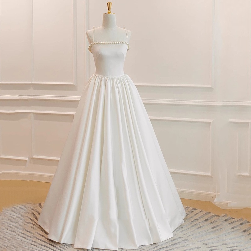 2024 春 シンプル ウェディングドレス キャミソール マキシ丈 フランス風 ドレス 二次会カジュアル ホワイト パーティードレス 高級感 森ガール系 ボリューム 花嫁 露宴 ドレス レトロパール付