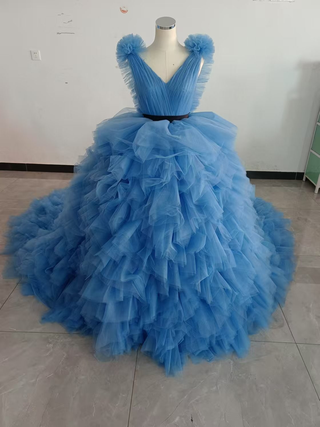 カラードレス ブルー オンショルダードレス ソフトチュール 華やかなトレーン フレアスカート 結婚式