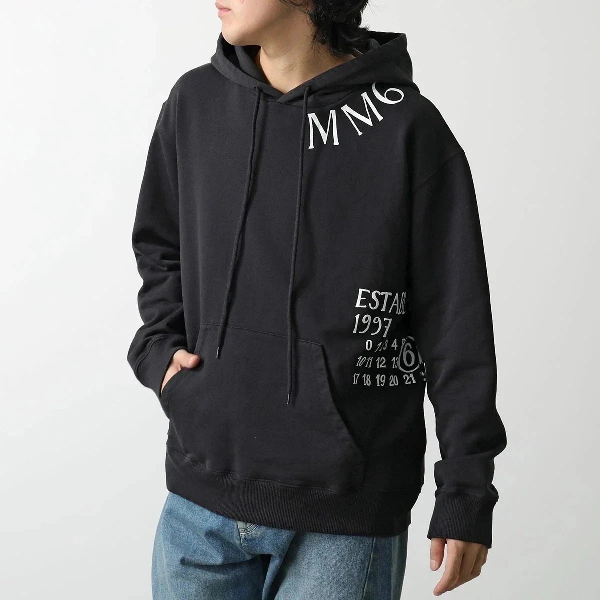 MM6 エムエムシックス メゾンマルジェラ パーカー SH0GU0026 M25012 メンズ プルオーバー スウェット 長袖 ロゴ 899