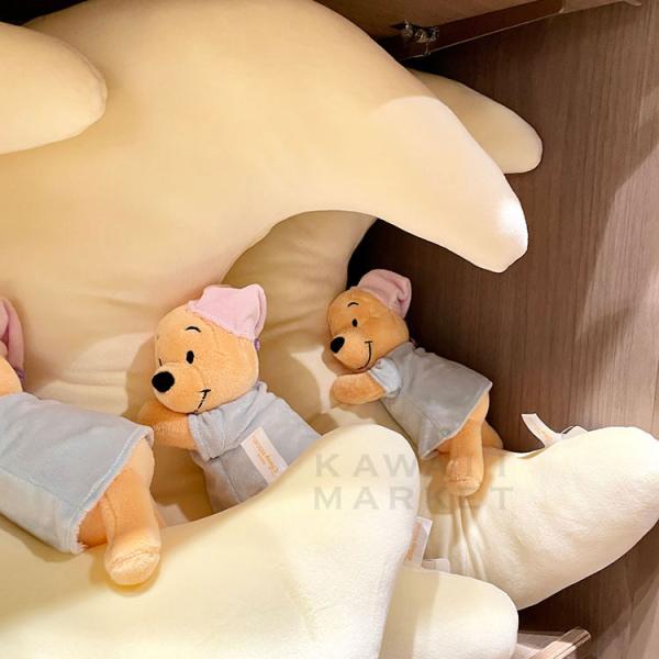 くまのプーさん　クッション　ぬいぐるみ　三日月　インテリア　寝室　ベッド　子供部屋　キャラクター　リゾート　限定　プレゼント　グッズ