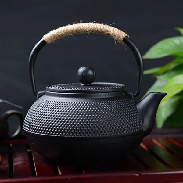 【目玉商品～超人気】，人気SALE，南部 鋳鉄 ケトル 歳釜 シェル 茶 ポット ボイラー スケール 鉄鍋 800ml 和風 やかん 鉄瓶 ティーポット 急須 おしゃれ YYRA1697