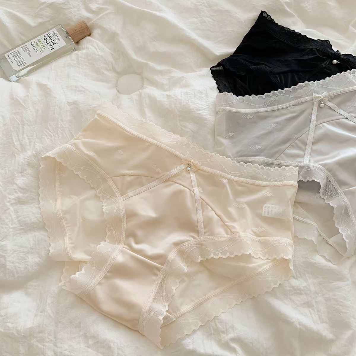 【1点ご購入 で10点プレゼントいたします】レースサテンパンツ半透明網糸中腰純綿股下三角パンツ女