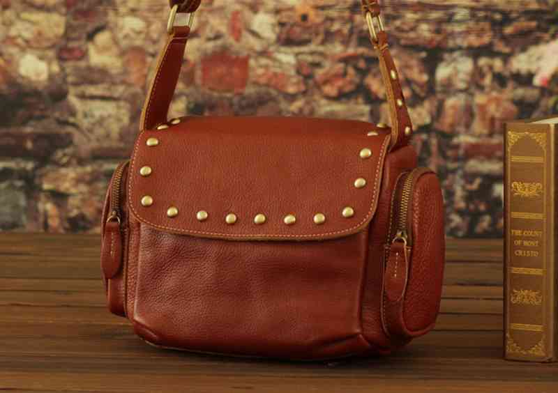 ショルダーバッグ レディース 小さめ ナイロン 夏 ミニ 冬 大容量 大人 人気 旅行 帆布 A4 2ウェイ 秋 トートバッグ 2WAY 軽い 革 バッグ 大きめ ブランド 黒 40代 軽量 レザー