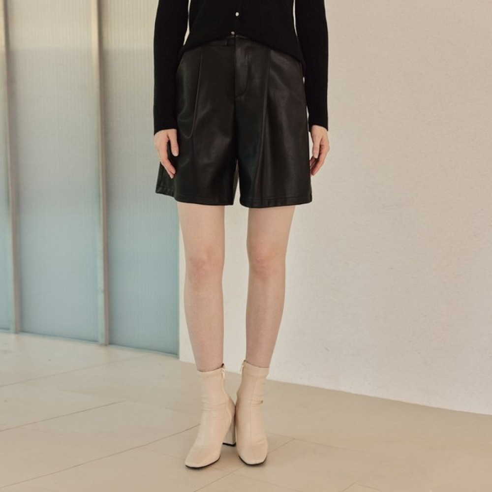 (リアーナニューヨーク) フォーレザーワンタックハーフパンツ 7,980円