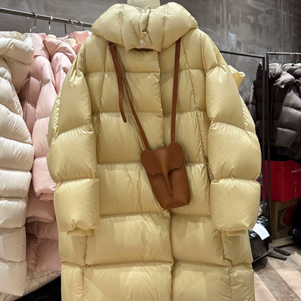 2024新松花江ホワイトグースダウンブレッドジャケットミドル丈厚みのあるフード付きライト暖かいルーズダウンジャケットトレンド