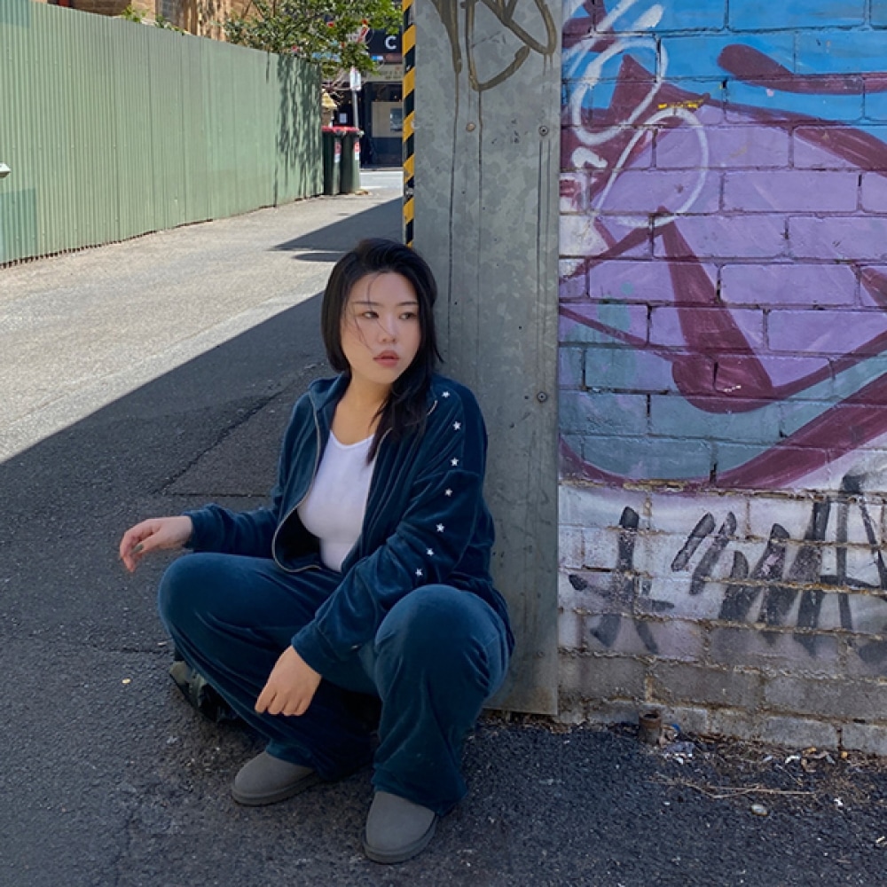 (JSTYLEのイーブレット) イーブレットラトムベロアスター刺繍クロップジップアップ Jスタイル