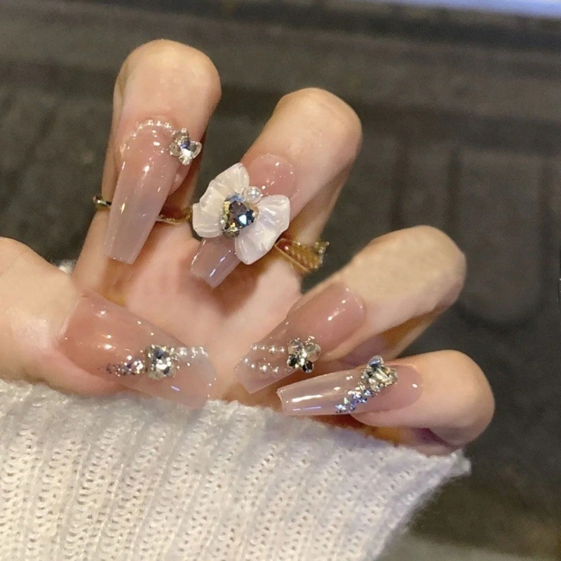 新しい手作り光線療法ウェアラブルネイル上海スタイル恋人夏ウェアラブルネイル卸売完成品再利用可能なネイルアートパッチ