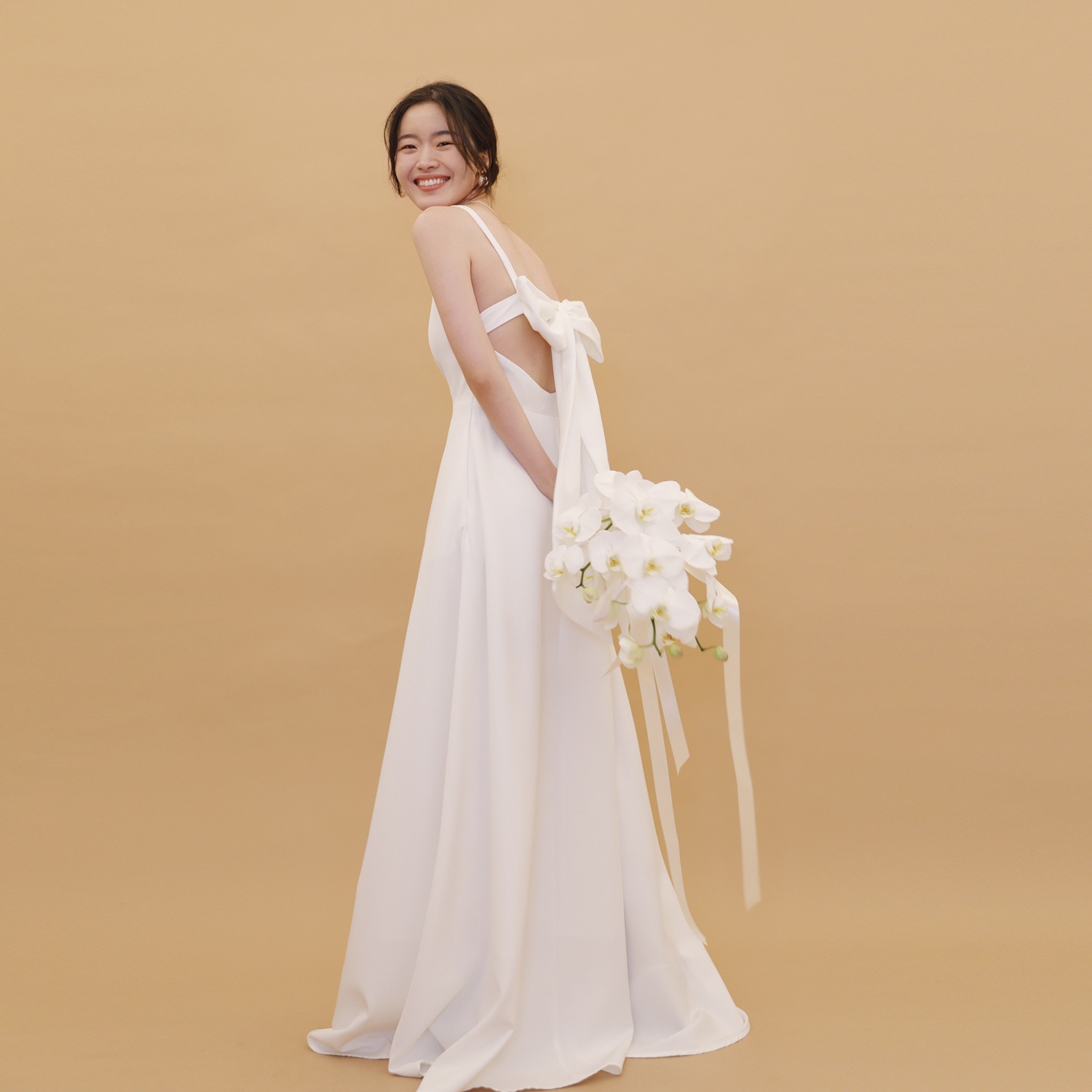 ウェディングドレス白　ホワイト　シンプル　エレガント　 パーティードレス 結婚式二次会 半袖 長袖ドレス ワンピース 前撮り Aライン マーメイド 花嫁ロングドレスお呼ばれ 20代30代40代 サイズ