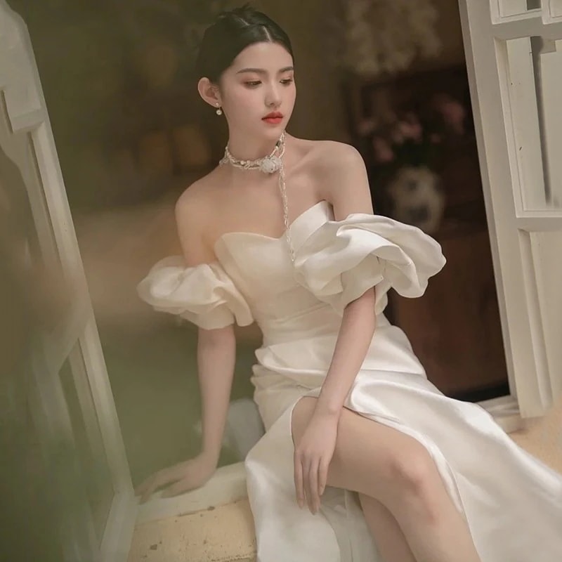 フランス式の胸の軽いウェディングドレスの新型の花嫁の気質はシンプルです