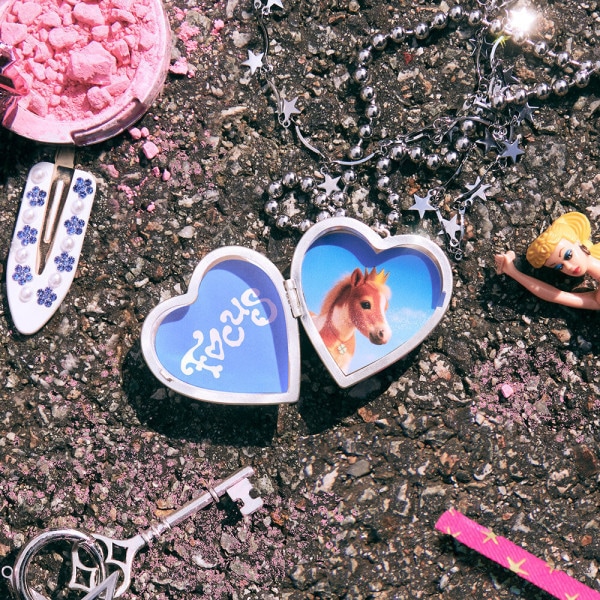 【予約】(Heart Locket Ver.SMARTALBUM) Hearts2Hearts - 1st Mini Album FOCUS