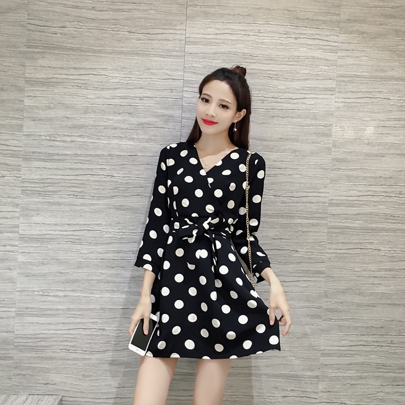 1032.春のおでかけやパーティーに　ドット柄ミニドレス（ブラック）