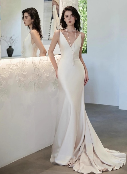 ウエディングドレス Vネック 優雅なシルエット キャミソール 背中見せ 二次会 発表会