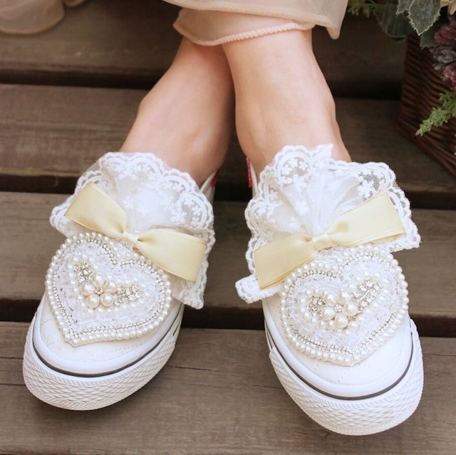 スニーカー レディース スリッポン レースリボンスニーカー 大人可愛い ママコーデ 韓国 新作 20代 30代 40代 シューズ 靴 きれいめ かわいい おしゃれ シック カジュアル お出かけ 高見え