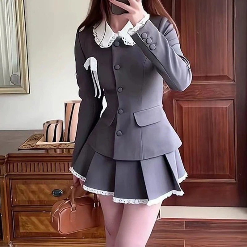 プレッピースタイルのリッチガールツーピースセット（レディース春と秋）：蝶ネクタイピーターパンカラートップとプリーツミニスカート