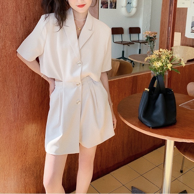 レディース オールインワン バックコンシャス 個性的 春服 夏服 ひざ上 袖あり 半袖 五分袖 襟付き 前開き ボタン インスタ映え SNS 映え 細見え 海外トレンド Y2K 無地 ベージ