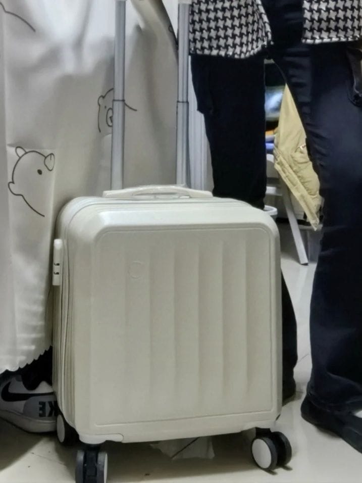 スクエア搭乗スーツケース小型ミニパスワードボックス小型軽量スーツケース無料チェックトロリーケース