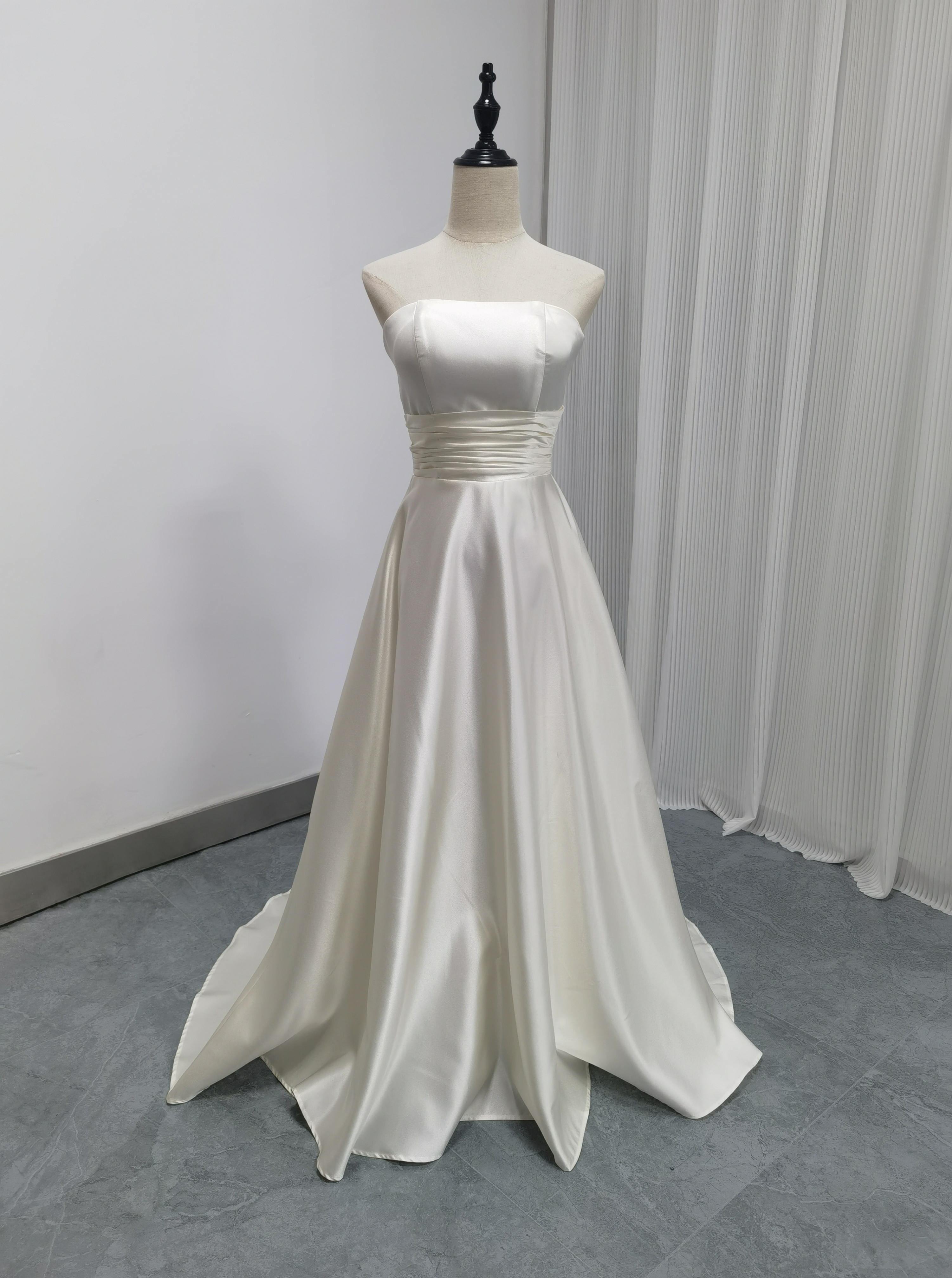 上品！パーティードレス アイボリー ベアトップ スレンダーライン 披露宴/二次会