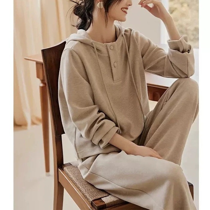 ハイエンドのカスタマイズ-女性の怠惰なスタイルのスーツ 2025 秋の新しいファッションのフード付きの薄いトレーナー 2 点セットを着用します