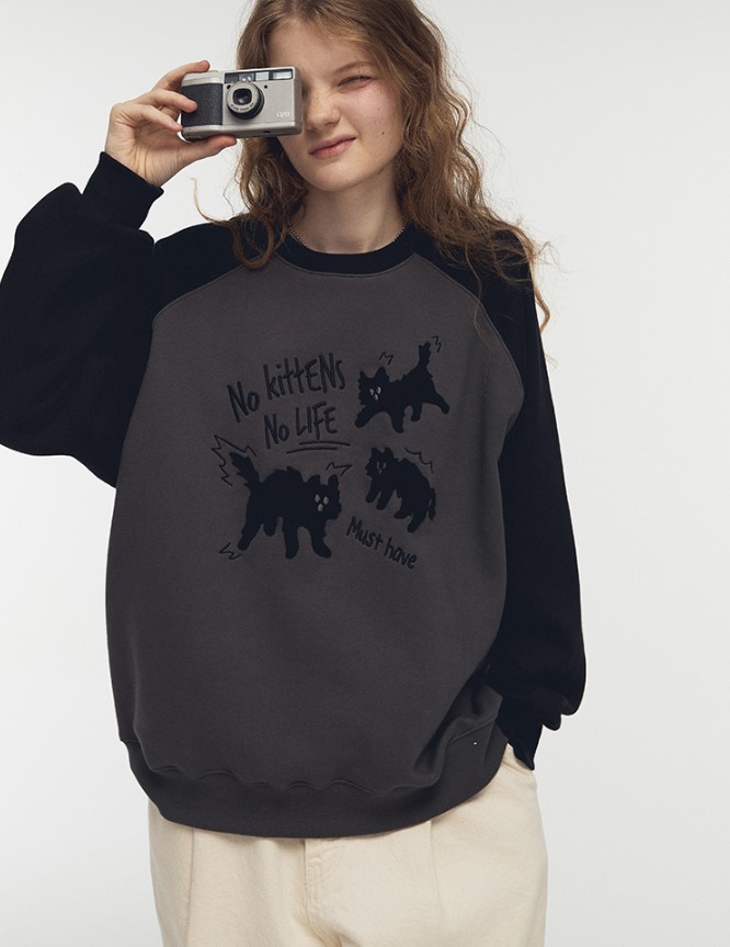 キャットブークル刺繍ラグランスウェットシャツ charcoal　UNISEX