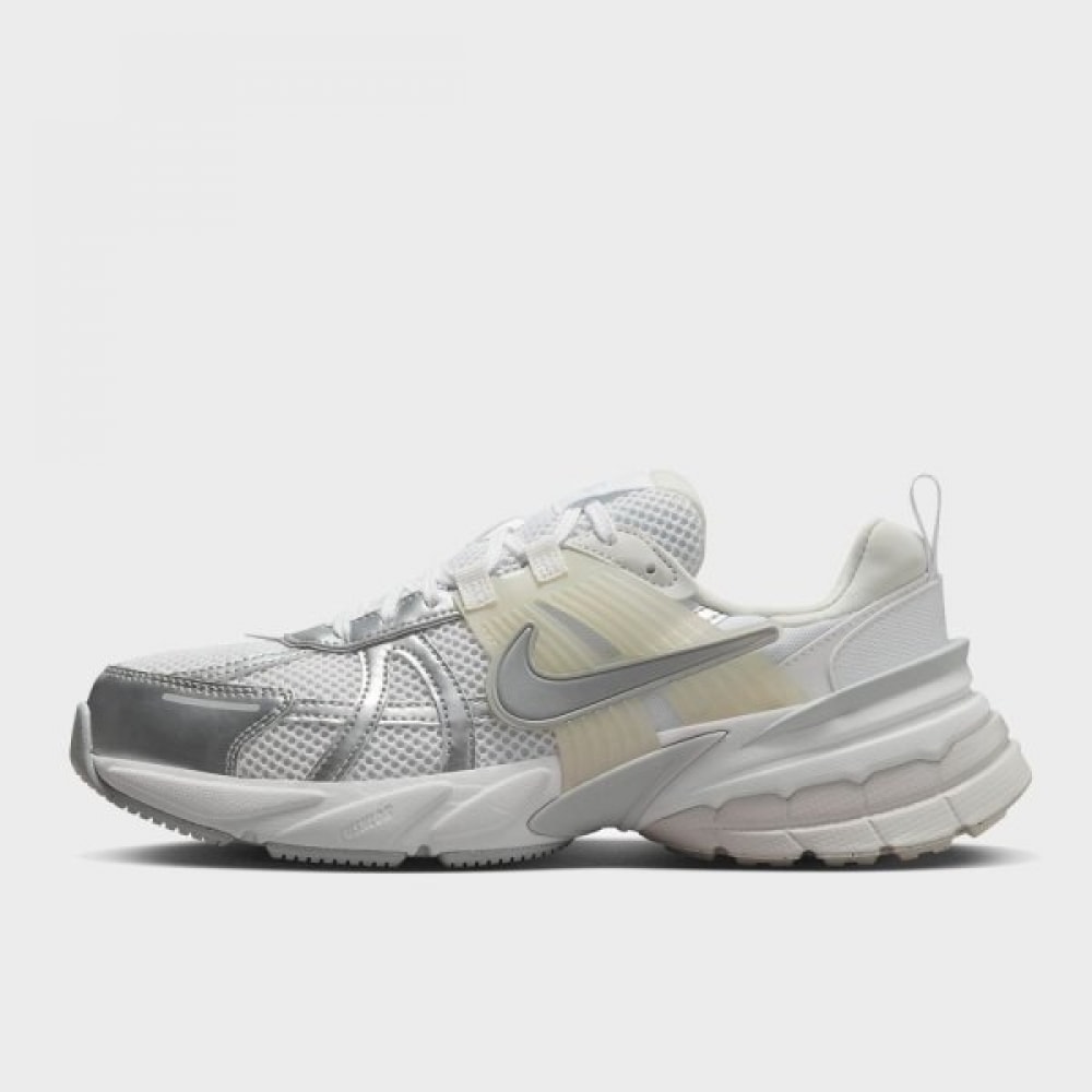 ナイキ V2K ラン メタリック シルバー ホワイト