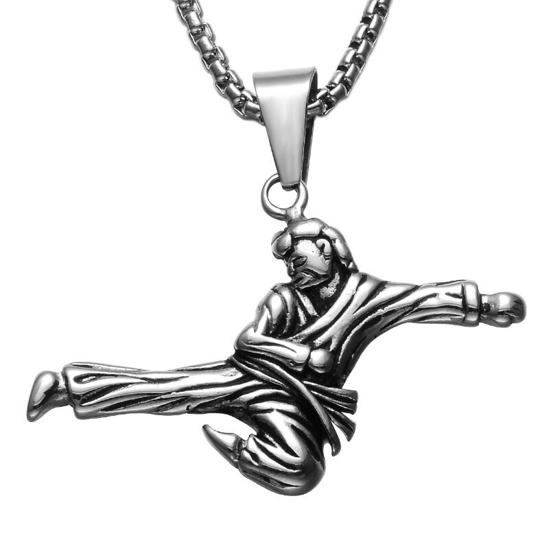 格闘技 空手 飛び蹴り ステンレスネックレス(チェーン付き) 太め 長め ペンダントトップ 首飾り