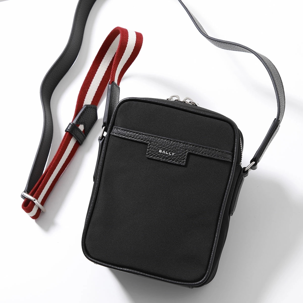 BALLY バリー ショルダーバッグ CODE CROSS NS MAC02P NY223 メンズ クロスボディ ナイロン ロゴ ストライプ 鞄 U901P/BLACK+PALLADIO