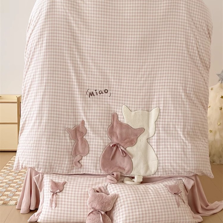 ニャンニャンジャン・スーパーソフトミルクベルベット4点セット 可愛い子猫アップリケ刺繍掛け布団カバーガーリーハート寝具+