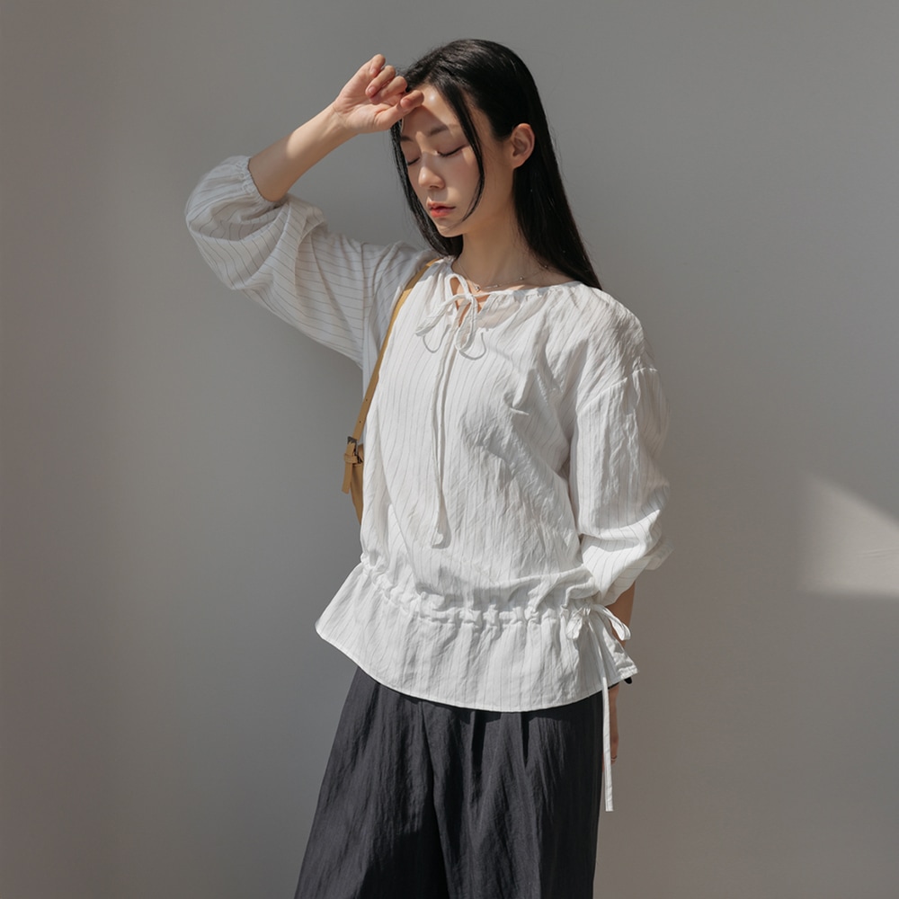 ベスティンストライプストラップブラウス