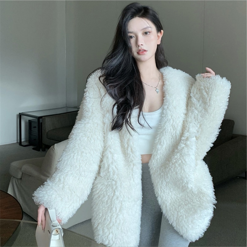 フェイクファーコート アウター コート 袖あり 長袖 Vネック もこもこ モコモコ ふわふわ 前開き フェイクファー かわいい 大人可愛い きれいめ シンプル カジュアル 大人 上品 おしゃれ お洒落