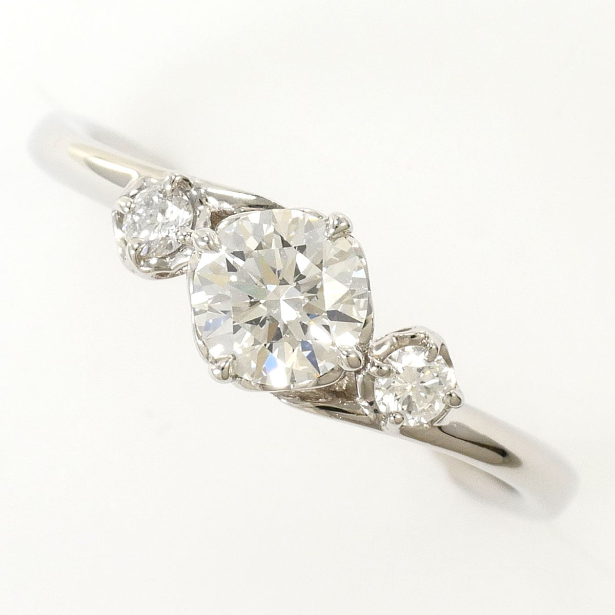 ザ・キッス PT950 プラチナ リング・指輪 5号 ダイヤモンド 0.308 ct ダイヤモンド 0.06ct VVS1 鑑定書 総重量約1.9g ジュエリー 中古